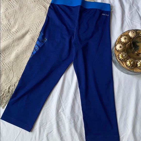 NWOT Nike Pro Capris - Picture 4 of 6